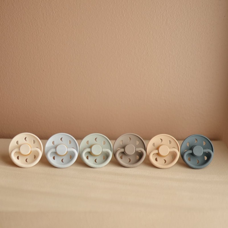 Pack 2 Chupetes FRIGG Block Latex MOON PHASE 6m+ Powder Blue/Cream