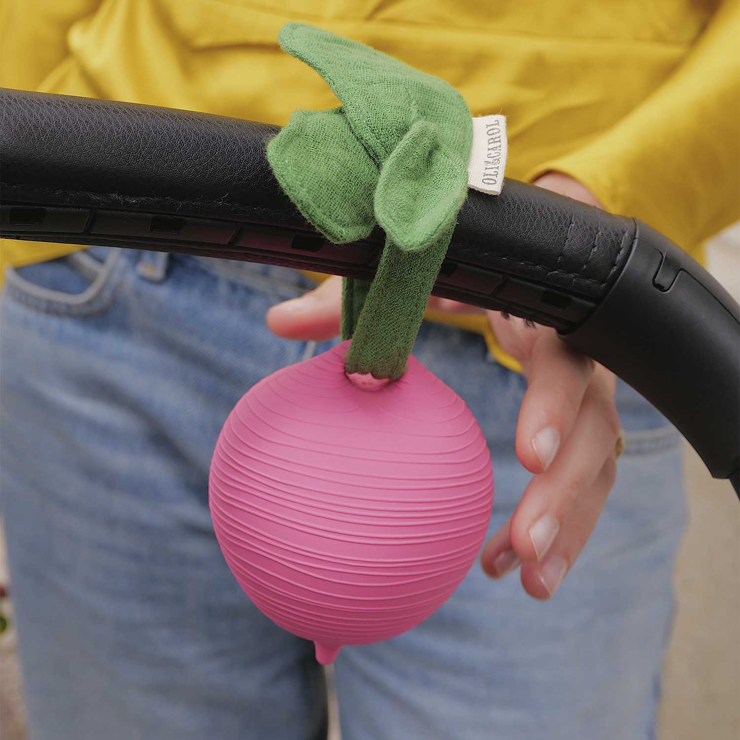 Oli&amp;Carol PORTACHUPETE PACIFIER RAMONA THE RADISH