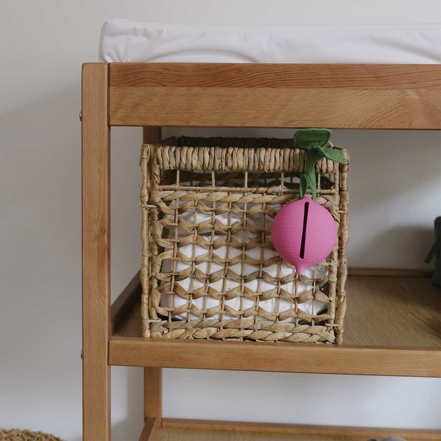 Oli&amp;Carol PORTACHUPETE PACIFIER RAMONA THE RADISH