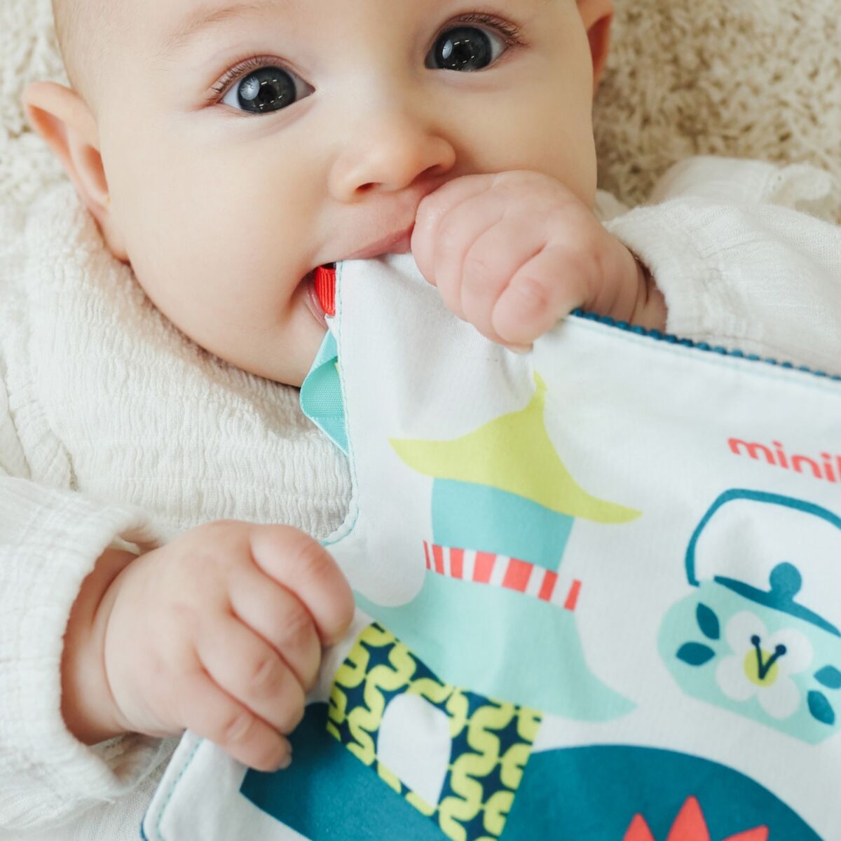 MINILAND SENSORIAL - PAPEL CRUJIENTE PANDA ROJO