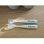 SET DE 2 CUCHARAS+ESTUCHE PRIMERAS COMIDAS SILICONA  GRIS+VERDE SALVIA